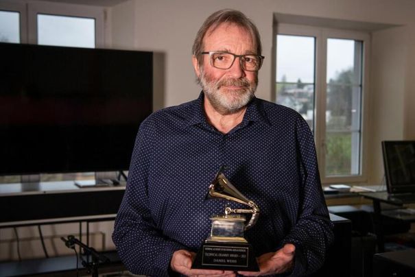 Im Jahr 2021 erhielt Daniel Weiss für seine Leistungen im Bereich Digital Audio für Mastering Studios den Technical Grammy Award.