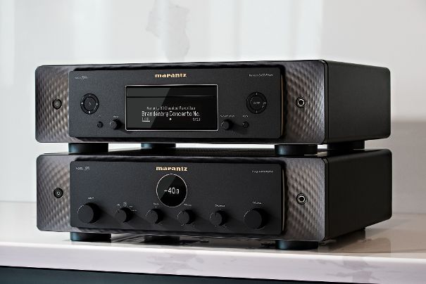 Mit dem Vollverstärker Model 30 und dem SACD-/Netzwerkspieler SACD30n erfolgte bei Marantz der Einstieg in ein neues Design-Zeitalter – weg von den gerundeten Fronten, hin zu einem klassischeren Erscheinungsbild.