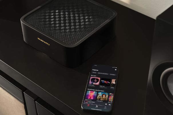 Dank der integrierten HEOS-Plattform eröffnet der Marantz M1 über die App Zugang zu zahlreichen Streaming-Diensten.