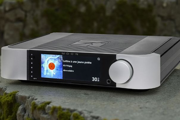 Das 17 cm grosse Farbdisplay zeigt Albumcover sowie Titelinformationen in angenehmer Grösse.