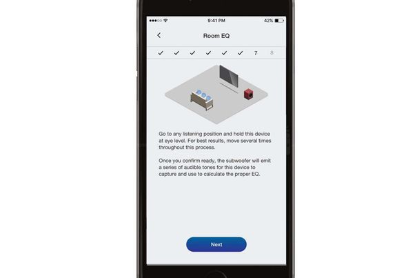 Die iOS-App erlaubt die individuelle Raumeinmessung des Subwoofers an bis zu acht Messpunkten im Hörraum. Dazu wird das iPhone-Mikrofon verwendet.