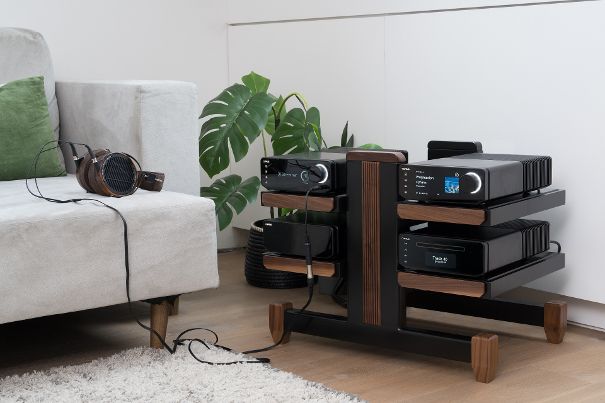 Die neue Serie 40 von Cyrus umfasst neben dem 40 AMP und dem Streamer 40 ST auch noch den CD-Spieler 40 CD und das Netzteil 40 PSU.