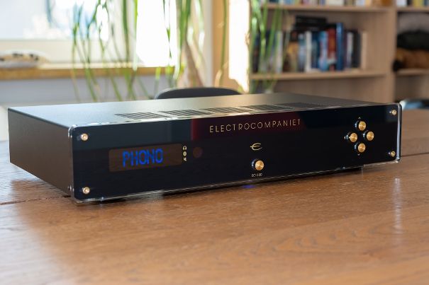 Schönes, klassisches Electrocompaniet-Design: Der ECI 80D gefällt mit kompakten Abmessungen.