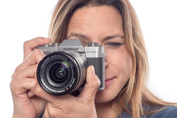 Hightech im Retro-Look: Die Fujifilm X-T30 bietet Einsteigern wie ambitionierten Fotografen eine Vielzahl innovativer Foto- und Video-Funktionen in einem wertigen kleinen Gehäuse.