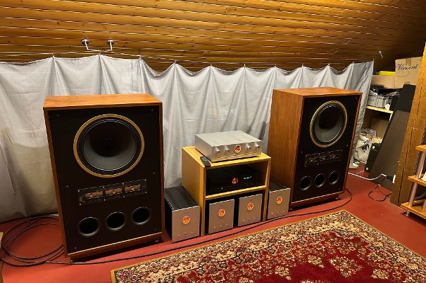 Gesamtes Test-Equipment: Tannoy SGM 15, Vincent-Kette.