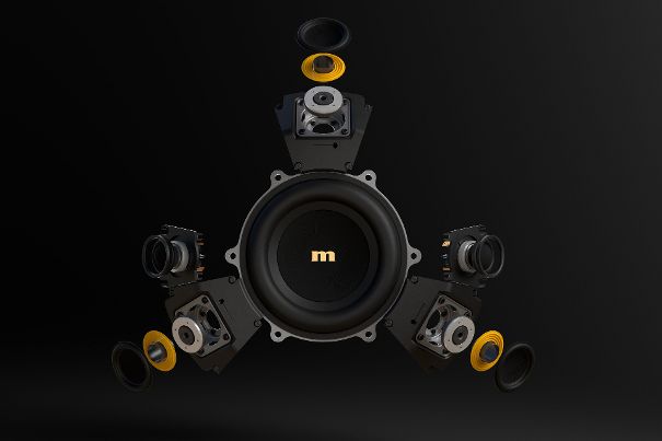 Die spezielle Treiber-Anordnung mit drei Breitbändern, zwei Hochtönern und zentralem Subwoofer sorgt für losgelösten, raumfüllenden Klang.