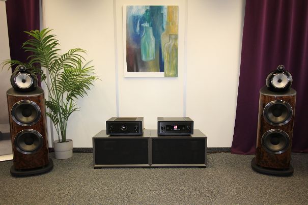 Vom Feinsten: Im Verbund mit dem Vollverstärker Model 10 von Marantz und den Lautsprechern 801 D4 Signature von Bowers & Wilkins durfte der Link 10n zeigen, was er klanglich drauf hat.