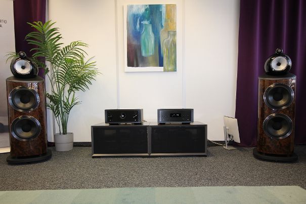 Edler Verstärker und Top-SACD-Player im Zusammenspiel mit ebenso edlen Lautsprechern: Marantz Model 10 & SACD 10 und 801 D4 Signature von Bowers & Wilkins.