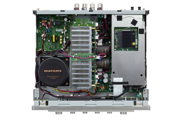 Mustergültiger Aufbau: Das Innenleben des Model 60n zeugt von audiophiler Leidenschaft der Marantz-Soundmaster.