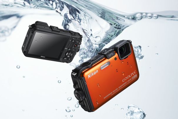 Wasserdichte Kameras wie die abgebildete Nikon AW100 lassen sich auch in kameraunfreundlichen Umgebungen einsetzen und verweigern selbst nach einem ausgiebigen Bad nicht ihren Dienst.