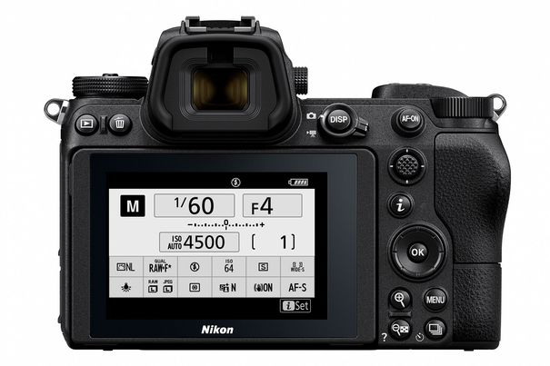 Alte Bekannte: Die gewohnten Nikon-Tasten sind weiterhin vorhanden, wurden jedoch etwas umplatziert. Die Werte der Informationsanzeige auf dem Display sind per «i»-Taste oder -Symbol veränderbar.