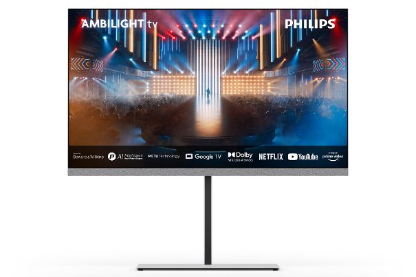 Standalone-Display: Der Philips 65OLED959 fühlt sich auch frei im Raum platziert wohl. Für den Ambilight-Effekt sollte er jedoch relativ wandnah aufgestellt werden.