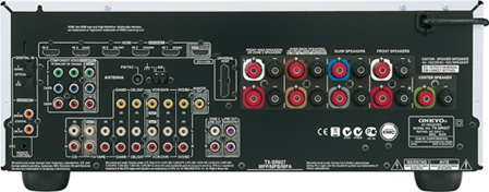 Keine SVHS-Anschlüsse mehr: Der Onkyo TX-SR607 bringt dafür sechs HDMI Eingänge mit (fünf hinten, einer vorne)