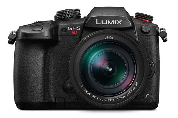 Die neue DC-GH5S komplettiert das Spitzentrio der Lumix-Kameras GH5, G9 und GH5S von Panasonic und möchte speziell Filmemacher ansprechen. 