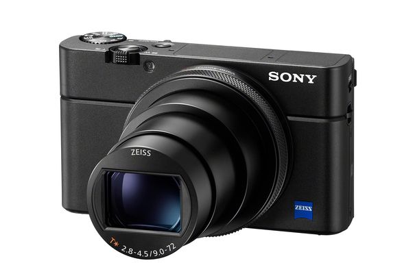 Ultraschnell mit Super-Zoom: Die neue DSC-RX100 Mark VI ist Sonys Topmodell unter den Edelkompakt-Kameras.